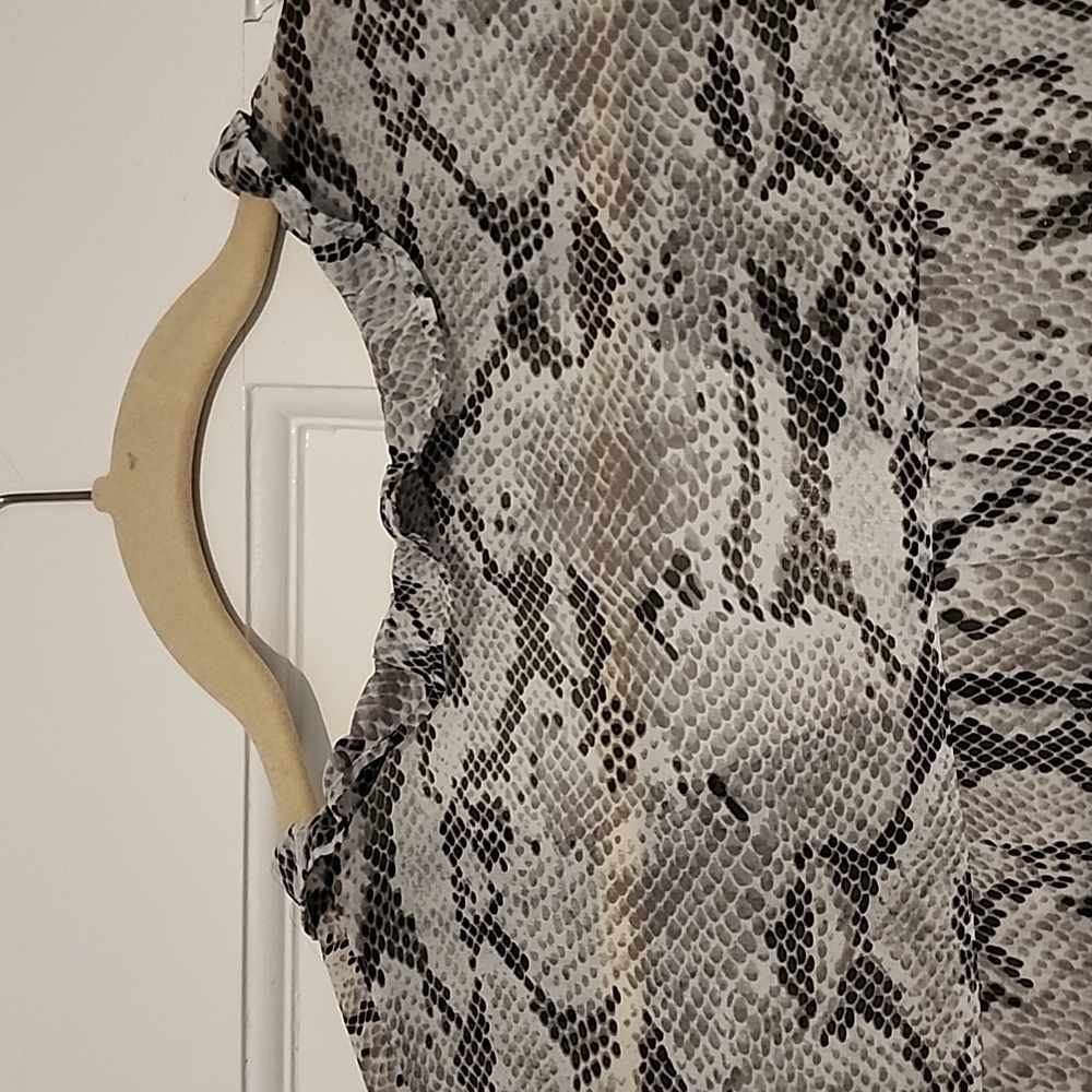 Express Button Down Blouse - Picture 4 of 5